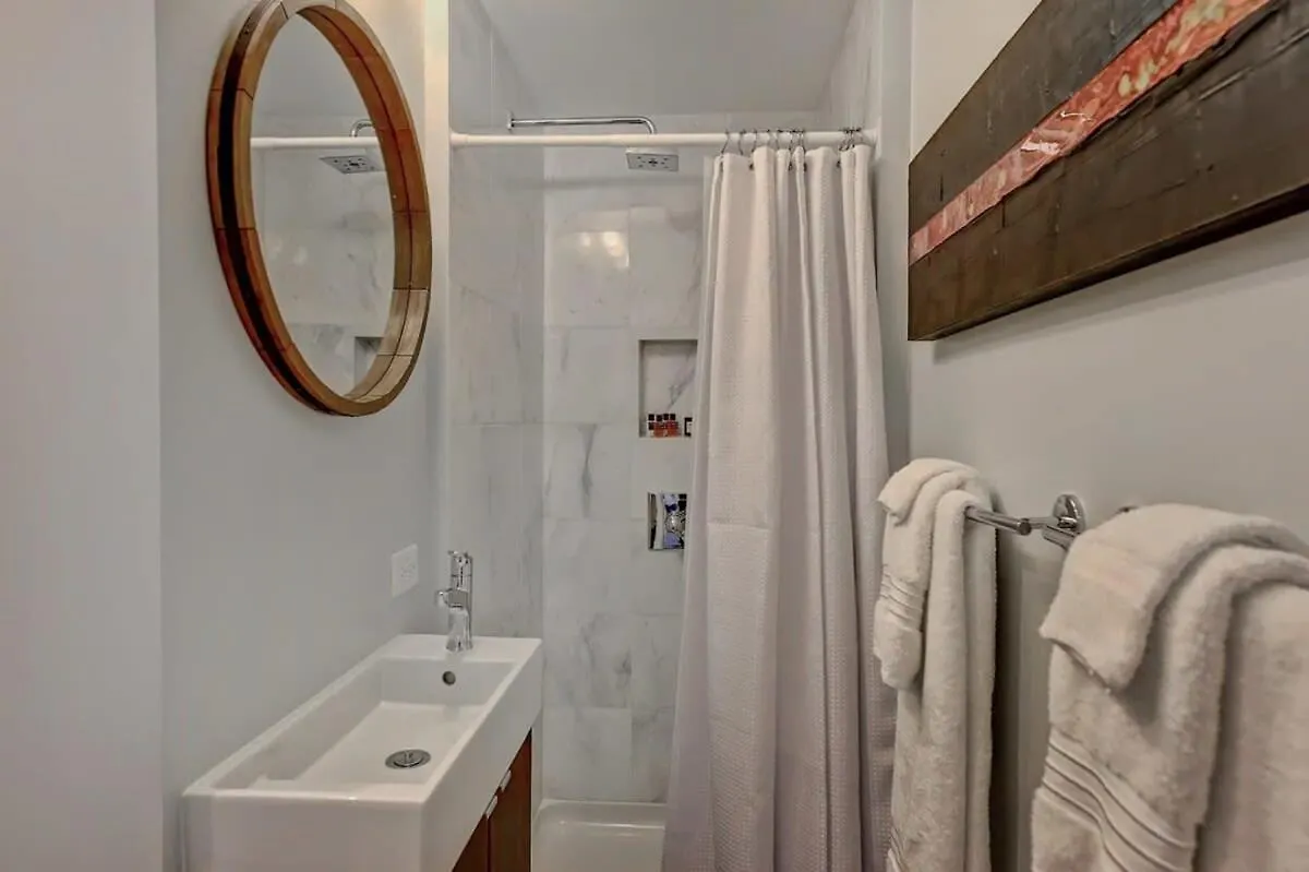 Modern 2Br Condo With Sunroom Near Uptown Charlotte