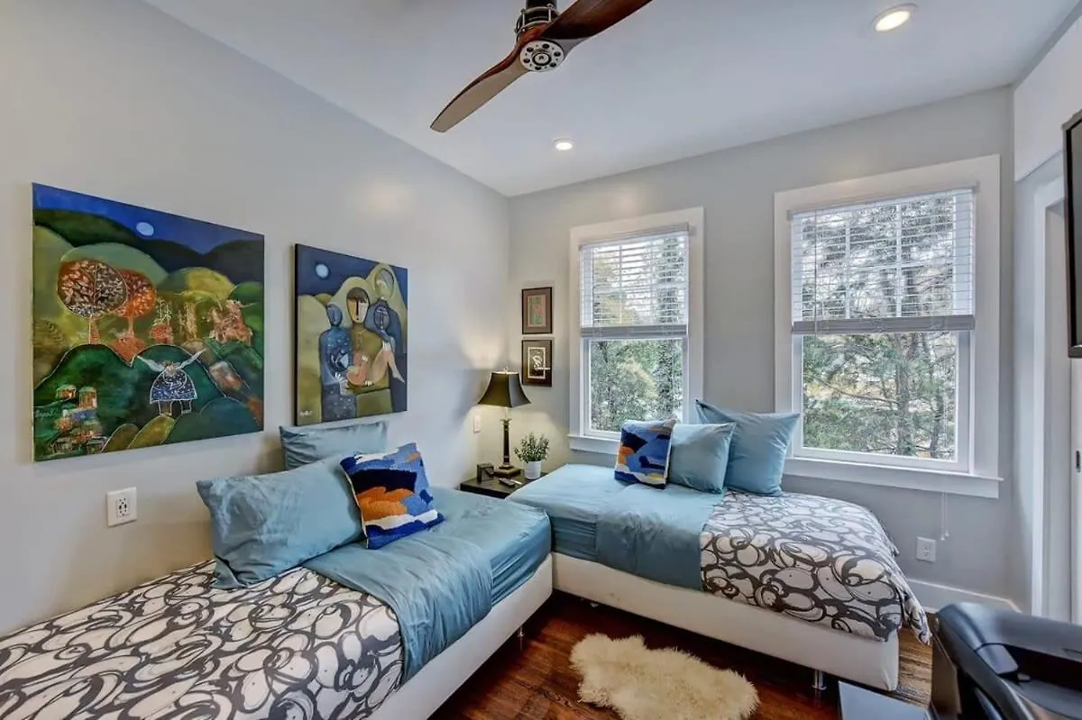 Modern 2Br Condo With Sunroom Near Uptown Charlotte Holiday home